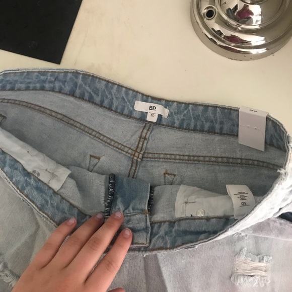 BP Shorts - Picture 2 of 4